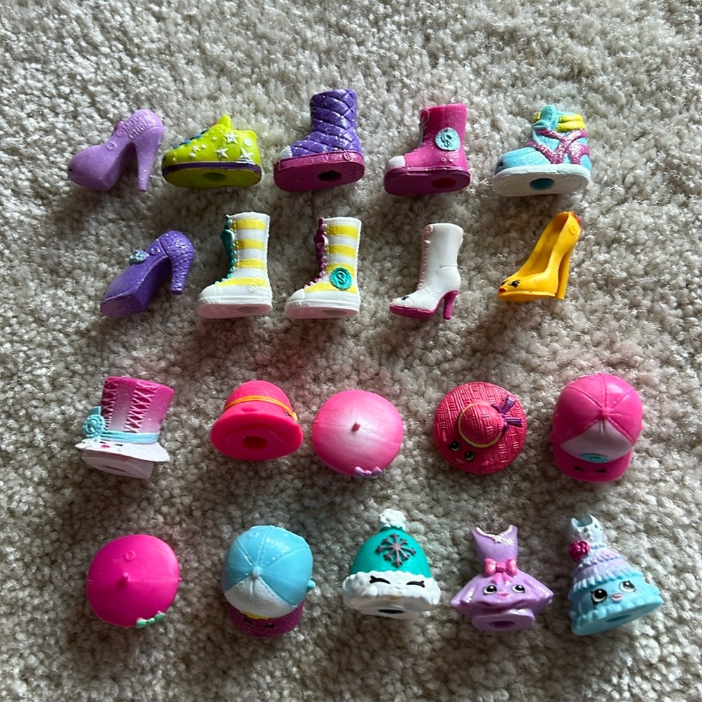 Shopkins Collectible Figurines, Lot of 20 / Shoes,Hats & Dresses